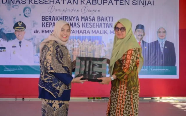 Bupati Ratnawati Lepas Masa Purna Bakti dr. Emmy Kartahara Malik di Acara Halal Bihalal Dinkes Sinjai