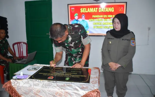 Pererat Kemanunggalan TNI-Rakyat, Pangdam XIV Hasanuddin dan Bupati Sinjai Resmikan Gapura Makodim 1424