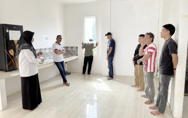 Sekda Sinjai Tinjau Langsung Pelayanan Rumah Singgah Pasien di Makassar
