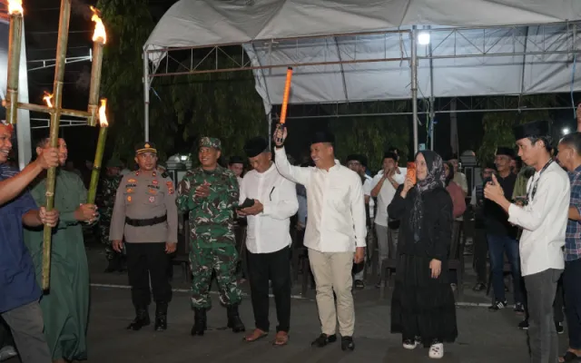 Dilepas Wabup Andi Mahyanto, Pawai Obor Semarakkan Malam Takbiran di Sinjai