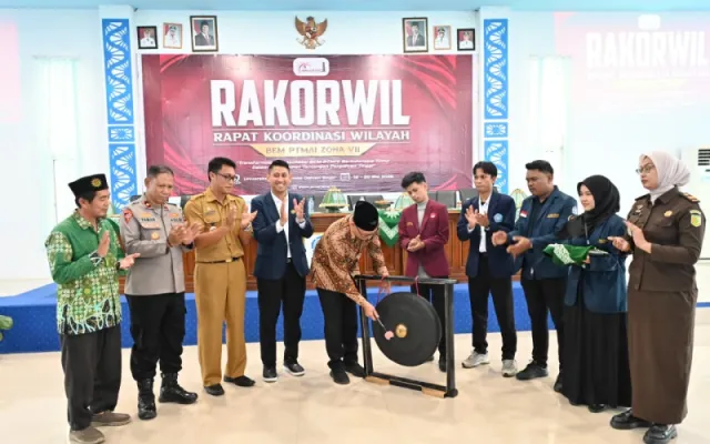 Wakili Bupati, Asisten I Setdakab Sinjai Buka Rakorwil BEM PTMAI Zona VII di UIAD