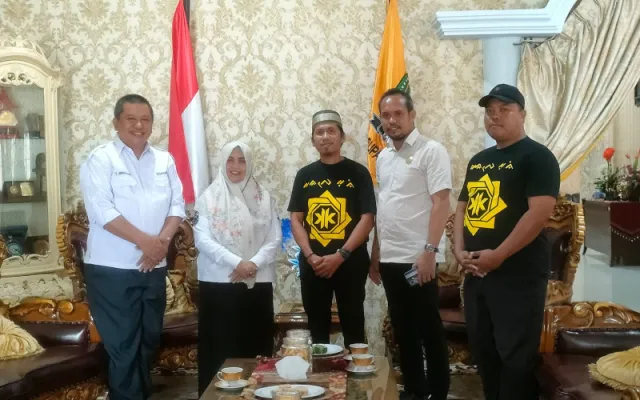 Terima Lembaga Karpet Kuning, Bupati Ratnawati Dukung Ritual “Mattompang” Pusaka di Benteng Balangnipa