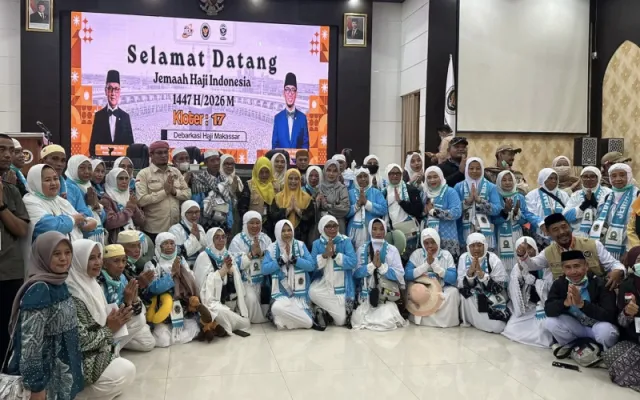 Jemaah Haji Kloter 17 Asal Sinjai Tiba di Tanah Air, Disambut Langsung Bupati Ratnawati Arif