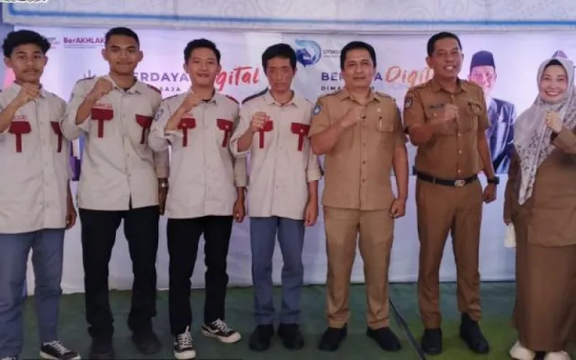 Tiga Siswa SMKN 2 Sinjai Asah Kompetensi Broadcasting dan Perfilman di Sinjai TV