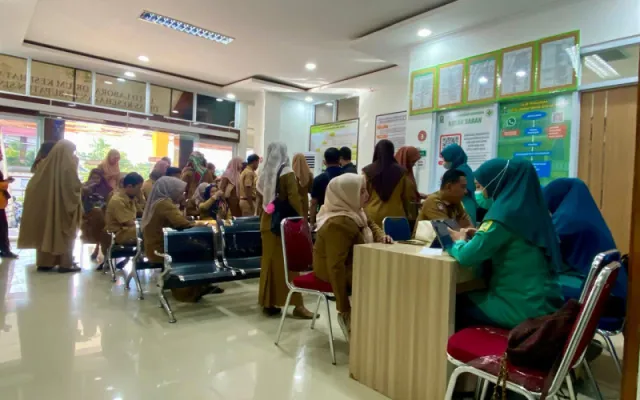 Pegawai Diskominfo Sinjai Jalani Pemeriksaan Kesehatan Gratis di Labkesda