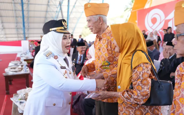 Te’ne Pejuang Kemerdekaan Ucapkan Terima Kasih, Usai Terima Bantuan dari Bupati Sinjai