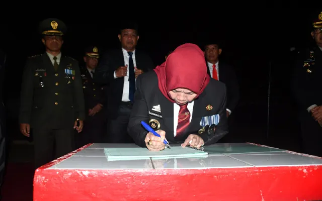 HUT ke-81 RI, Bupati Ratnawati Hadiri Apel Kehormatan dan Renungan Suci di TMP Mangottong