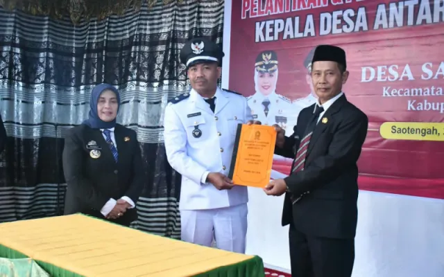 Bupati Sinjai Lantik Makmur Mappi Sebagai Kades Saotengah, Minta Segera Rangkul Seluruh Elemen Masyarakat