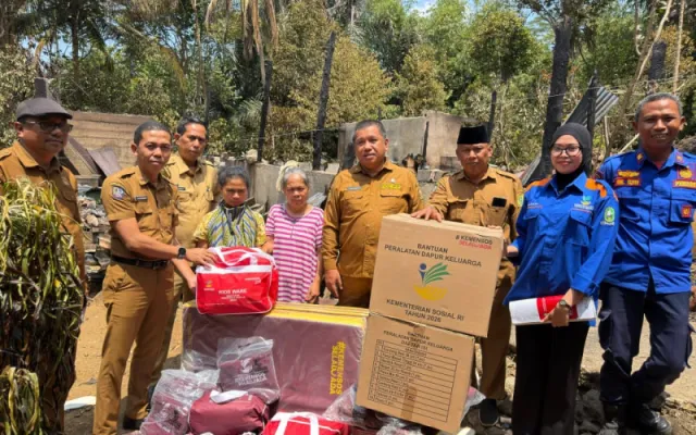Dinsos Sinjai Salurkan Bantuan untuk Korban Kebakaran di Desa Puncak