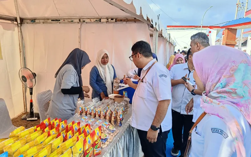 UMKM Olahan Perikanan Sinjai Tampilkan Produk Unggulan di Stand UMKM Kunjungan Menteri di KNMP Tongke-Tongke