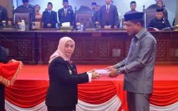 Bupati Ratnawati Serahkan Ranperda Perubahan APBD 2026 kepada Ketua DPRD