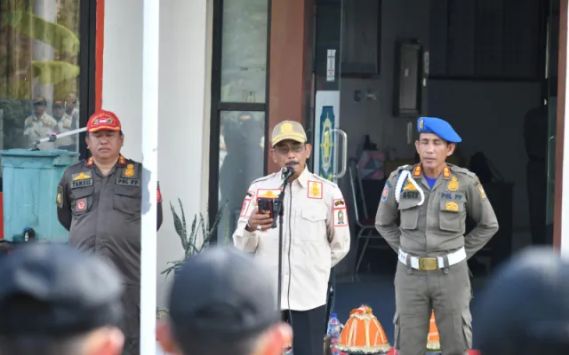 Pimpin Apel Gabungan, Sekda Sinjai Tekankan Disiplin dan Respons Cepat  Personil Satpol PP dan Damkar