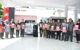 Bupati Sinjai Terima Bantuan 409 Dos Susu dari KemenPPPA untuk Dukung Pemenuhan Gizi Anak