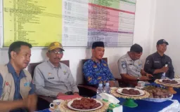 Pimpin Pelayanan Pajak Kendaraan di Tellulimpoe, Sekda Sinjai Ajak Warga Manfaatkan Diskon PKB