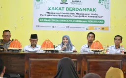 Bupati Ratnawati Salurkan Bibit Porang dan Bantuan Pemberdayaan bagi Warga Sinjai Borong