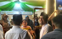 Gubernur Andi Sudirman Sulaeman Kunjungi Stand Sinjai, Puji Produk Olahan Perikanan