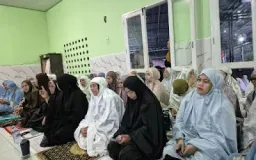 Bupati Sinjai dan Warga Batu Belerang Salat Subuh Berjemaah