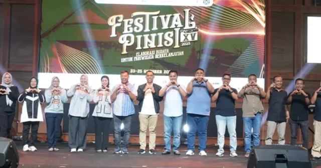 Wabup Sinjai Hadiri Malam Puncak Festival Pinisi XV Bulukumba, Apresiasi Pelestarian Budaya dan Penggerak Ekonomi Kreatif