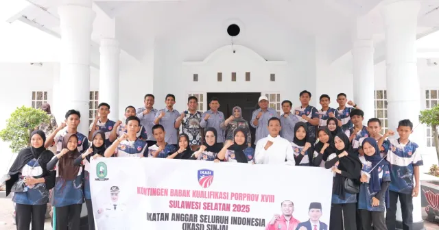 Dukung Prestasi Olahraga, Bupati Sinjai Lepas Atlet Anggar ke Pra Porprov