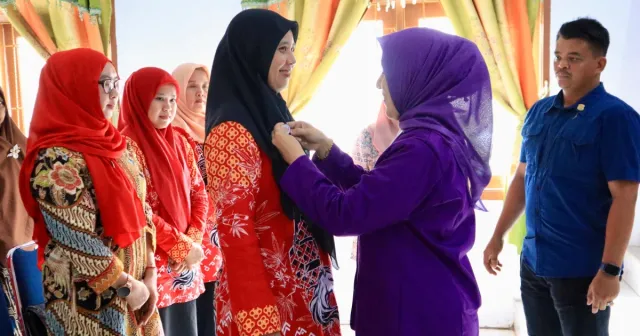 Ketua TP-PKK Sinjai Rozalina A. Mahyanto Lantik Ketua Tim Pembina Posyandu