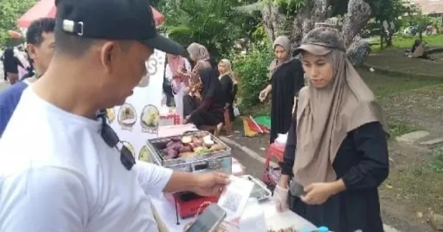 Akselerasi Ekonomi Digital, Wabup dan Ketua TP-PKK Sinjai Ajak Warga Gunakan QRIS di CFD
