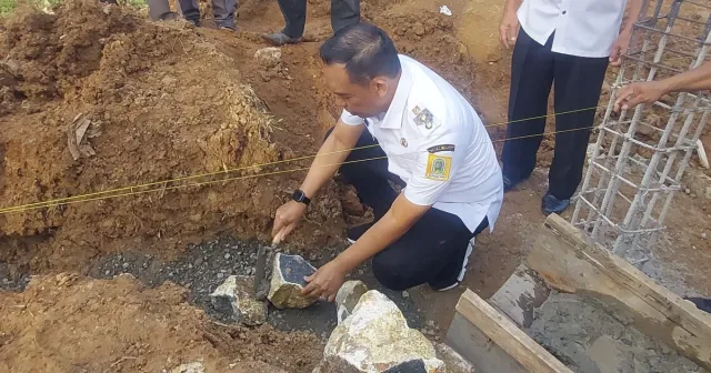 Wakil Bupati Sinjai Letakkan Batu Pertama Pembangunan Kantor Koperasi Desa Merah Putih