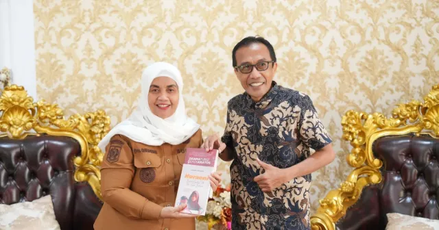 Bupati Sinjai Terima Audiensi Penulis Buku ‘NURAENI’, Apresiasi Kisah Perjuangan Anak Sinjai