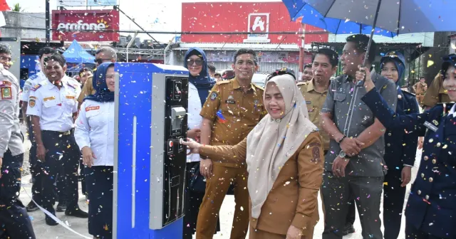 Bupati Sinjai Resmikan Gerbang Pasar dan Portal Parkir Elektronik Pasar Sentral
