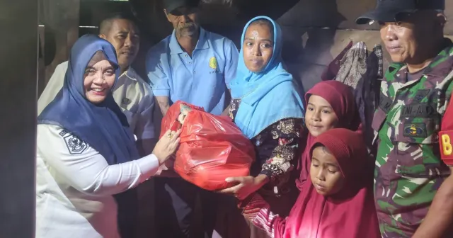 Wujud Kepedulian, Bupati Sinjai Kunjungi Keluarga Prasejahtera di Bulupoddo: Lunasi Utang Hingga Jamin Pendidikan Anak