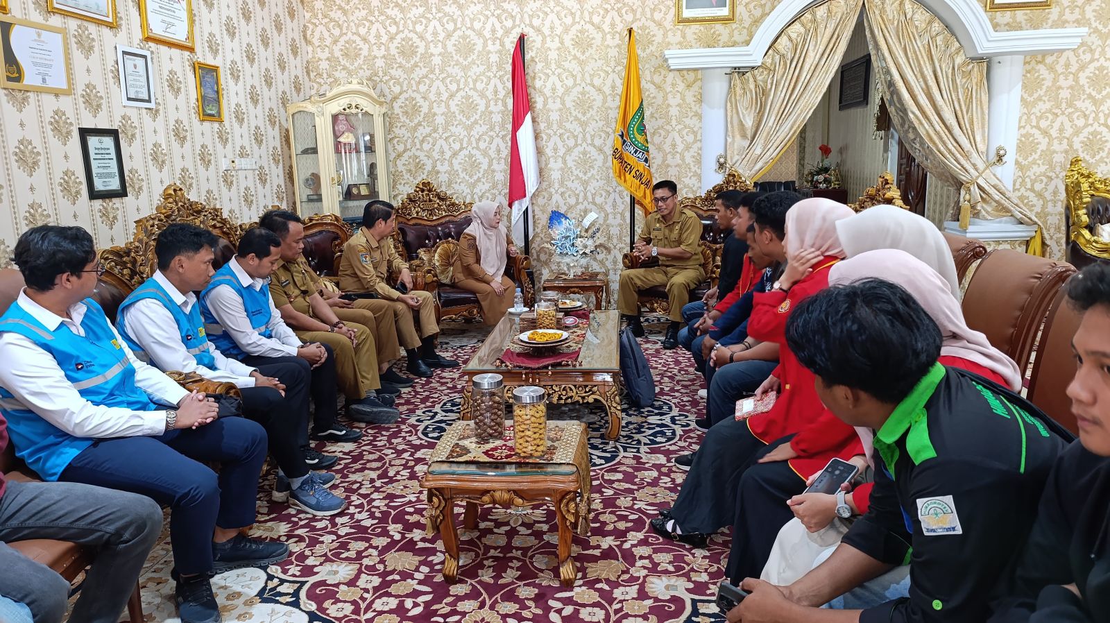 Bupati Ratnawati Tegaskan Listrik Kampung Boja Jadi Prioritas Utama Pemkab Sinjai