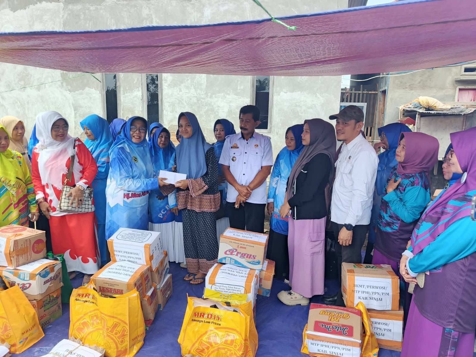 Pasca Kebakaran di Lappa, Organisasi Perempuan Sinjai Salurkan Bantuan