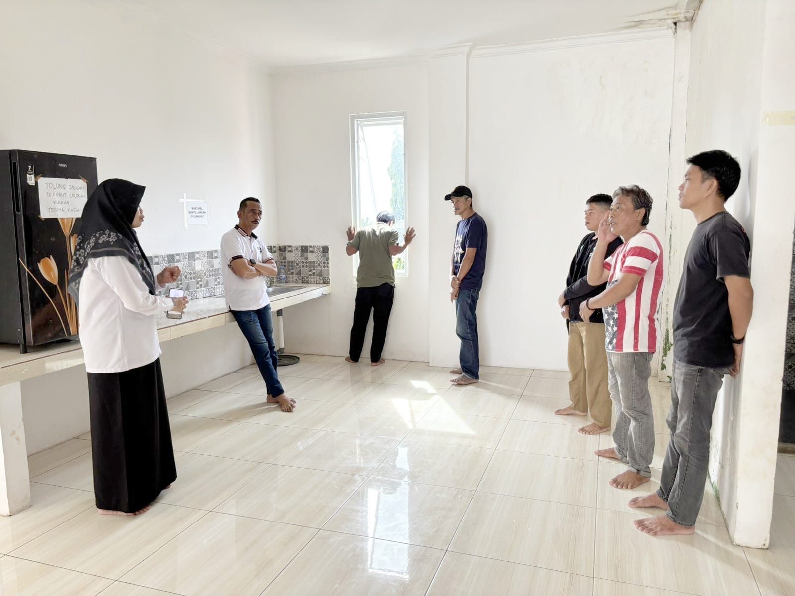 Sekda Sinjai Tinjau Langsung Pelayanan Rumah Singgah Pasien di Makassar