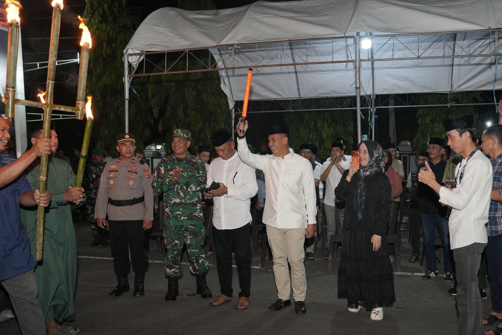 Dilepas Wabup Andi Mahyanto, Pawai Obor Semarakkan Malam Takbiran di Sinjai