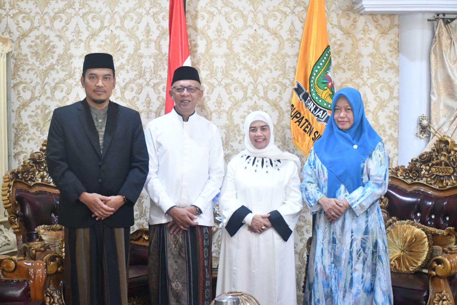     Bupati, Wabup, dan Sekda Sinjai Jalin Silaturahmi Hangat Pasca Salat Iduladha 1447 H