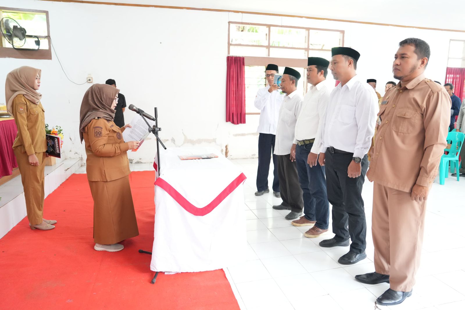 Perkuat Pemerintahan Desa, Bupati Sinjai Lantik Tiga Anggota BPD PAW dari Sinjai Timur dan Pulau Sembilan