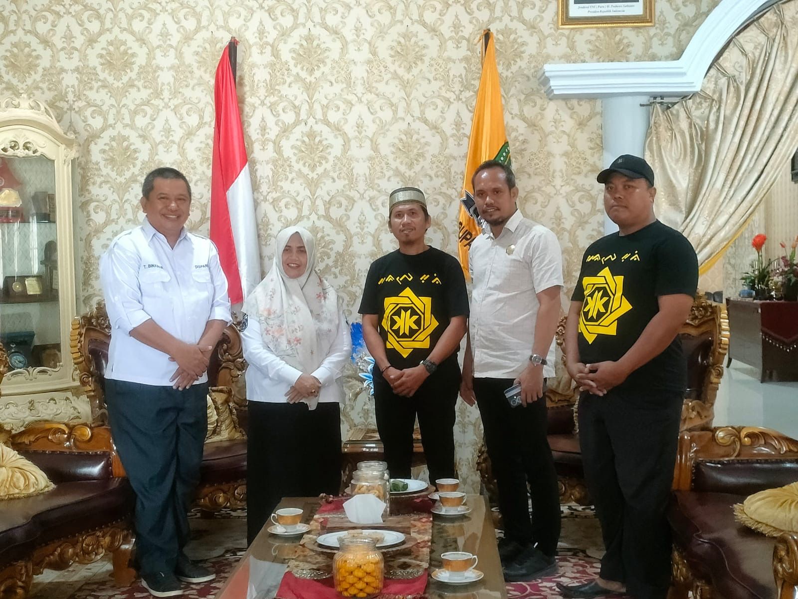 Terima Lembaga Karpet Kuning, Bupati Ratnawati Dukung Ritual “Mattompang” Pusaka di Benteng Balangnipa