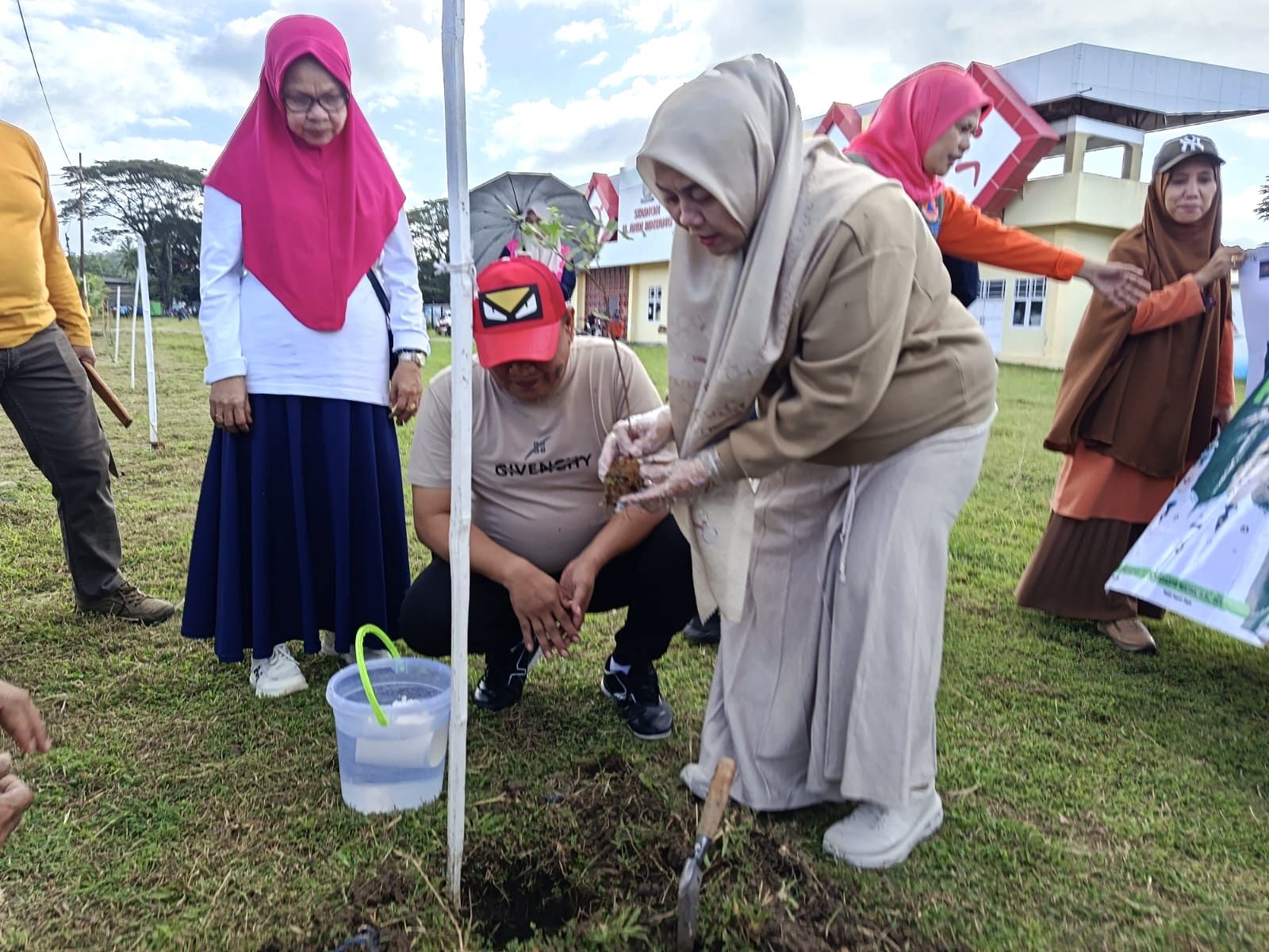 Pemkab Sinjai Gelar Kerja Bakti dan Penanaman Pohon Peringati Hari Lingkungan Hidup Sedunia