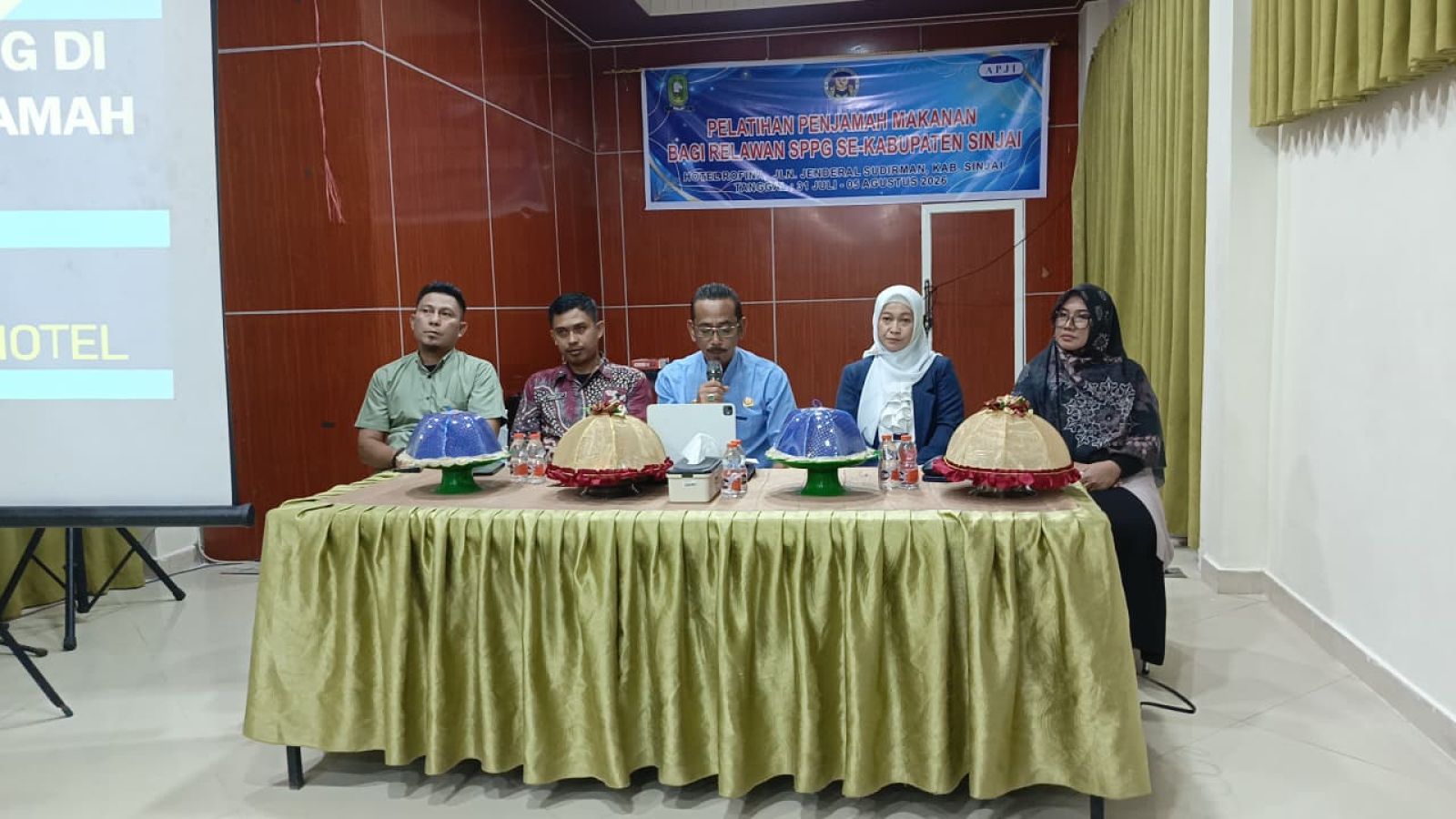 Sekda Sinjai Buka Pelatihan Penjamah Makanan Relawan SPPG Dukung Program MBG