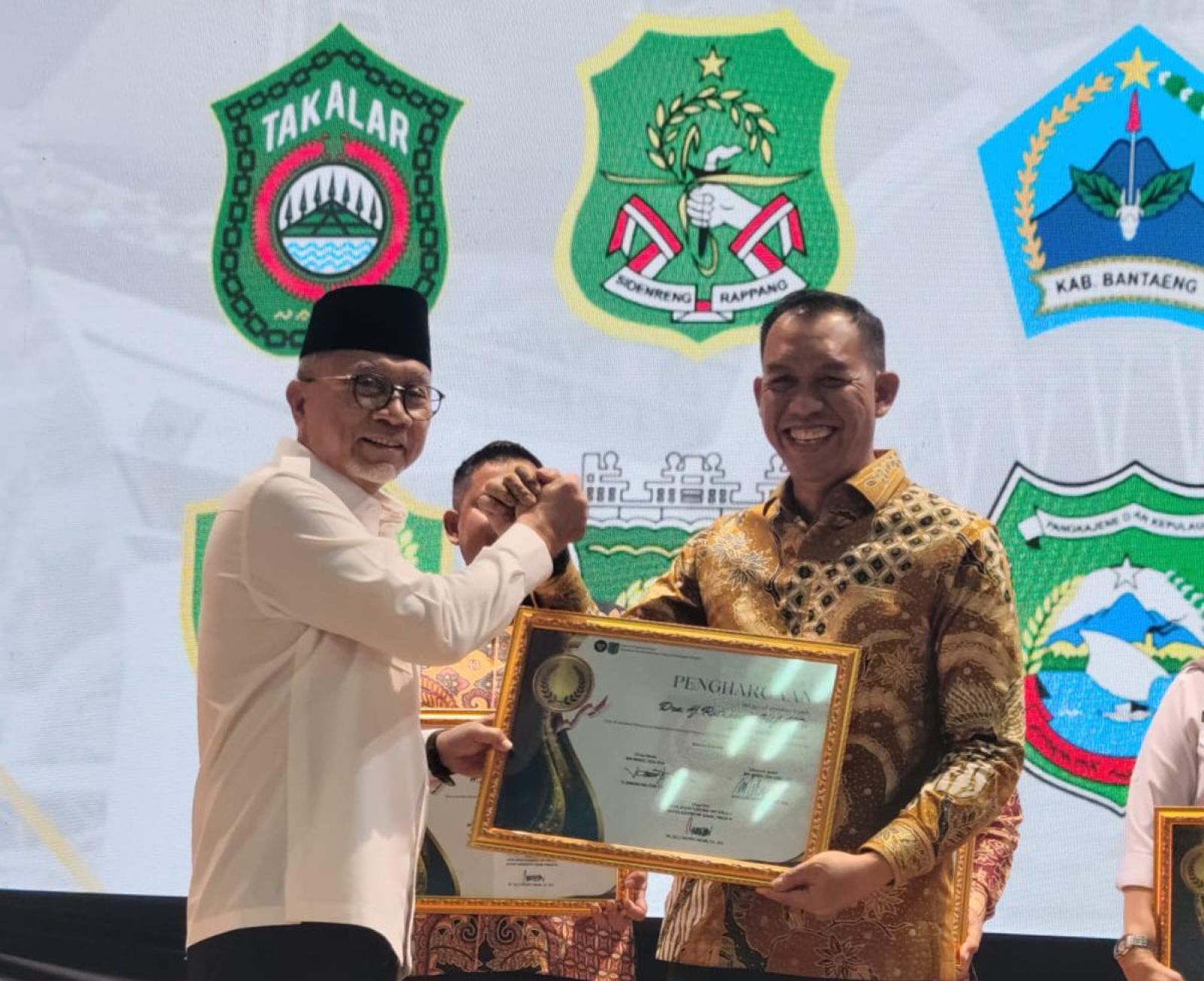 Wabup Sinjai Hadiri Rakor APDESI, Bupati Diganjar Penghargaan Ketahanan Pangan Desa