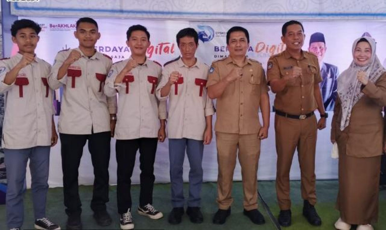 Tiga Siswa SMKN 2 Sinjai Asah Kompetensi Broadcasting dan Perfilman di Sinjai TV