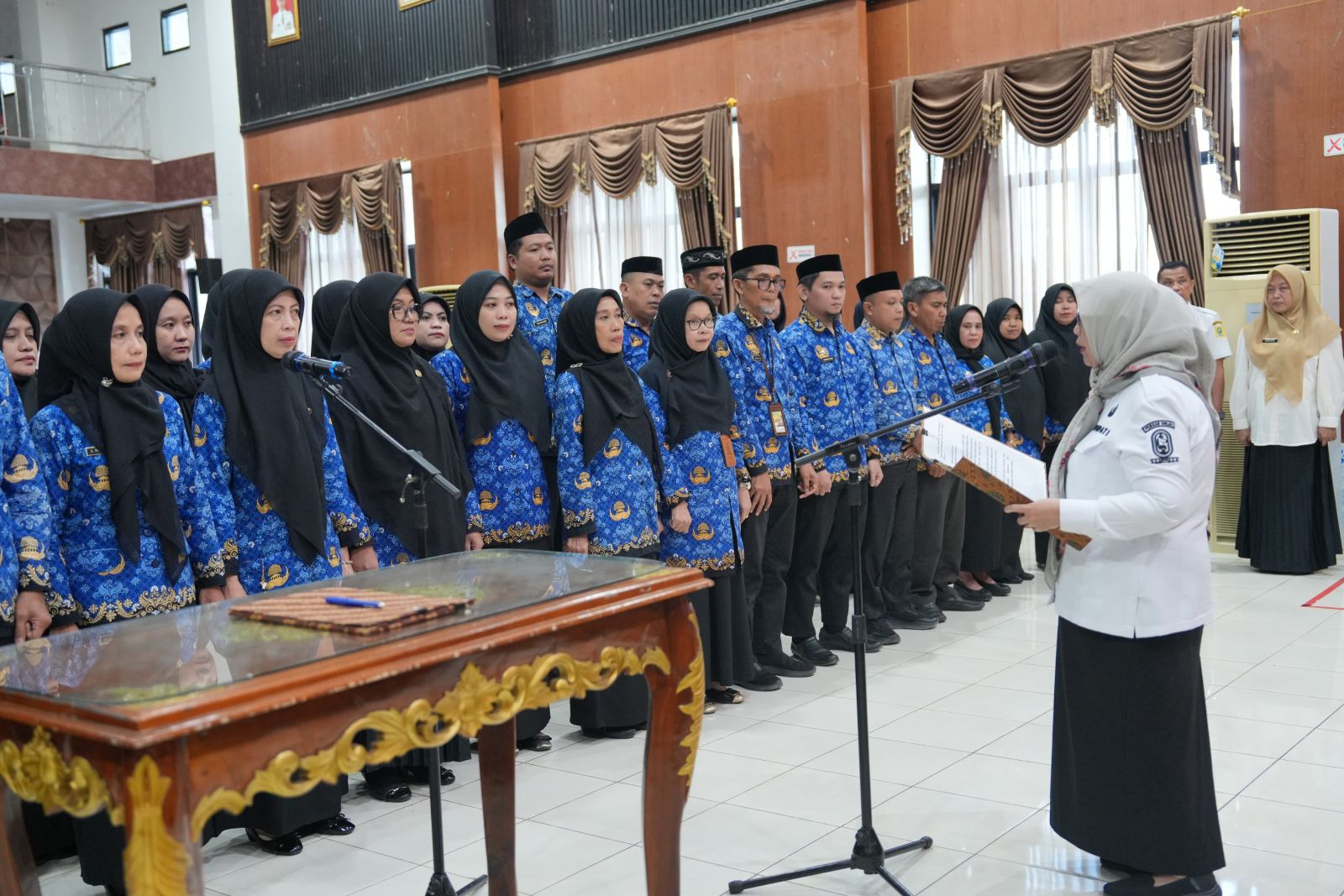 Bupati Ratnawati Lantik Puluhan Pejabat Administrator, Pengawas serta 10 Kepala Puskesmas Baru