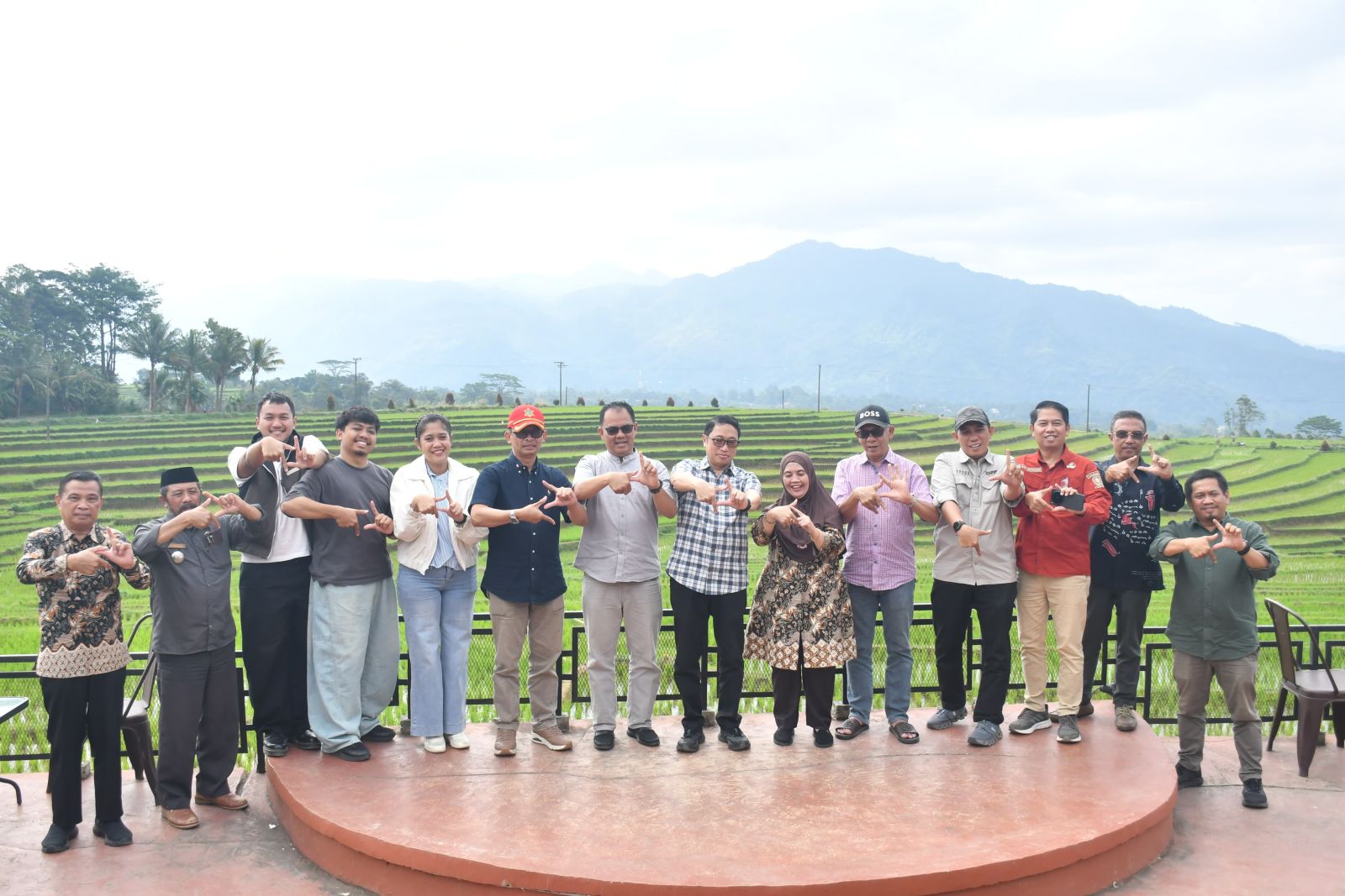 Bupati Ratnawati Dampingi BI Tinjau Potensi Wisata dan Komoditas Kopi Sinjai Barat