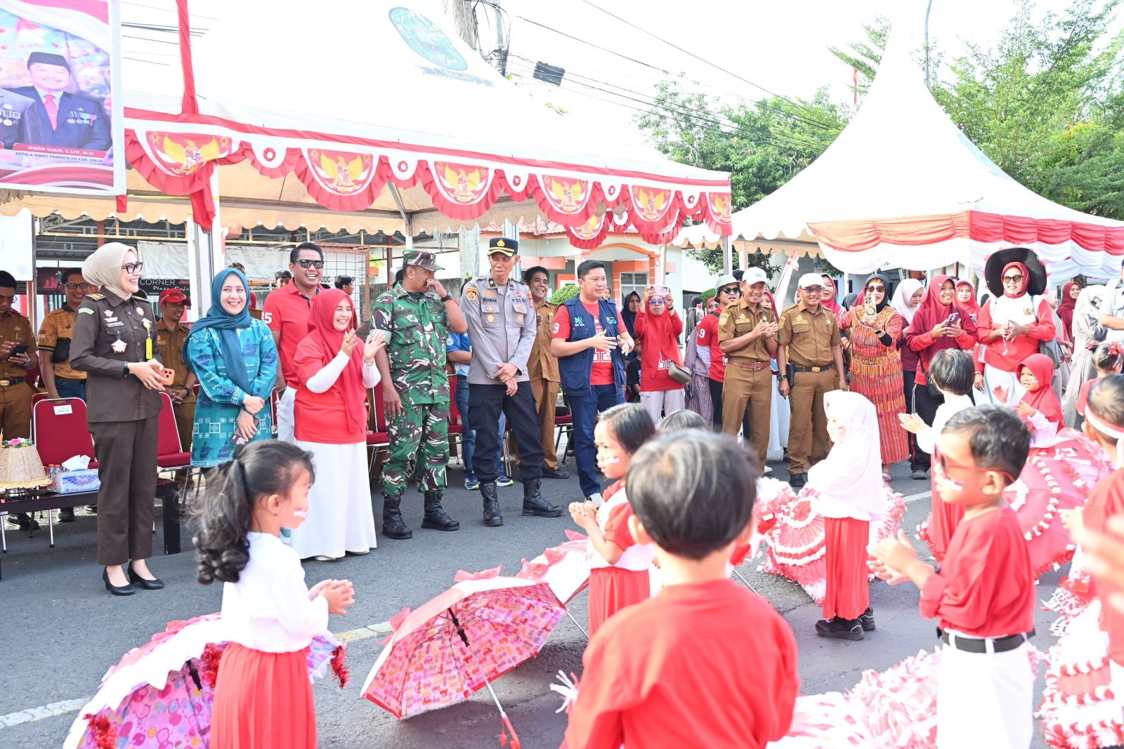 Bupati Sinjai Lepas Karnaval Kemerdekaan, Semarakkan HUT ke-81 RI