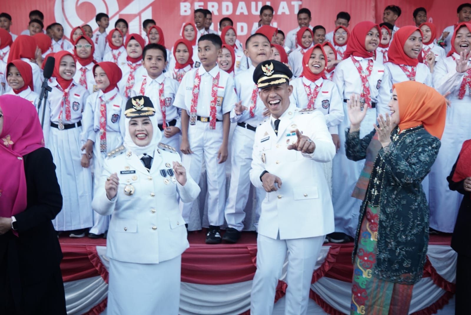 Aubade HUT ke-81 RI di Sinjai Tampil Memukau, 101 Pelajar Tampil Bersama Bupati dan Wakil Bupati
