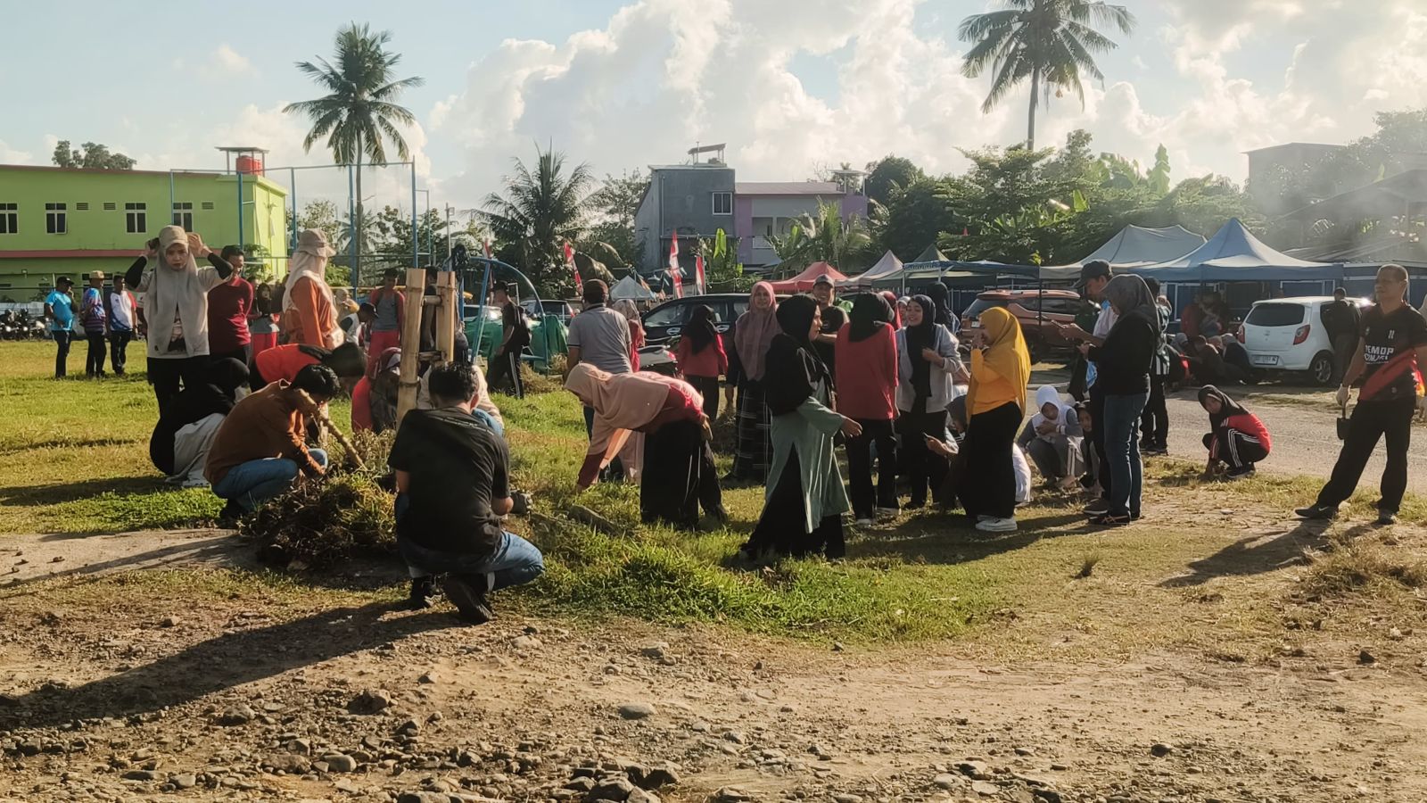 Sambut HUT ke-81 Kemerdekaan RI, Pejabat Daerah dan ASN Sinjai Kompak Bersihkan Alun-Alun
