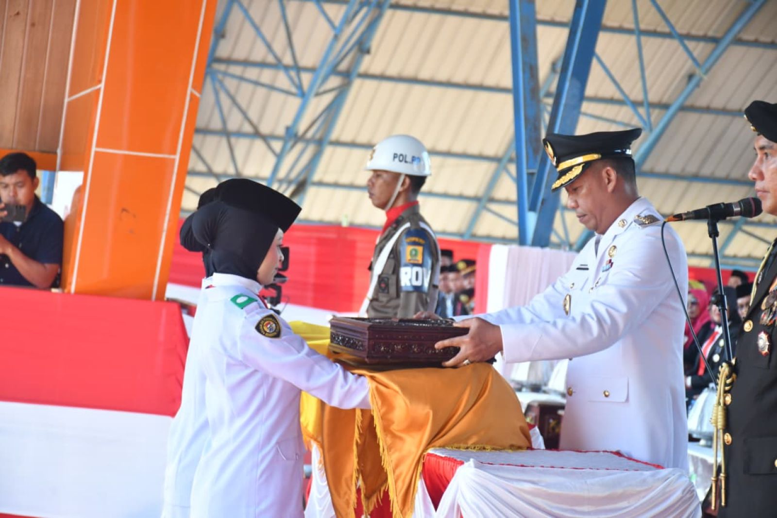 Wabup Jadi Inspektur, Penurunan Bendera HUT ke-81 RI di Sinjai Berlangsung Khidmat