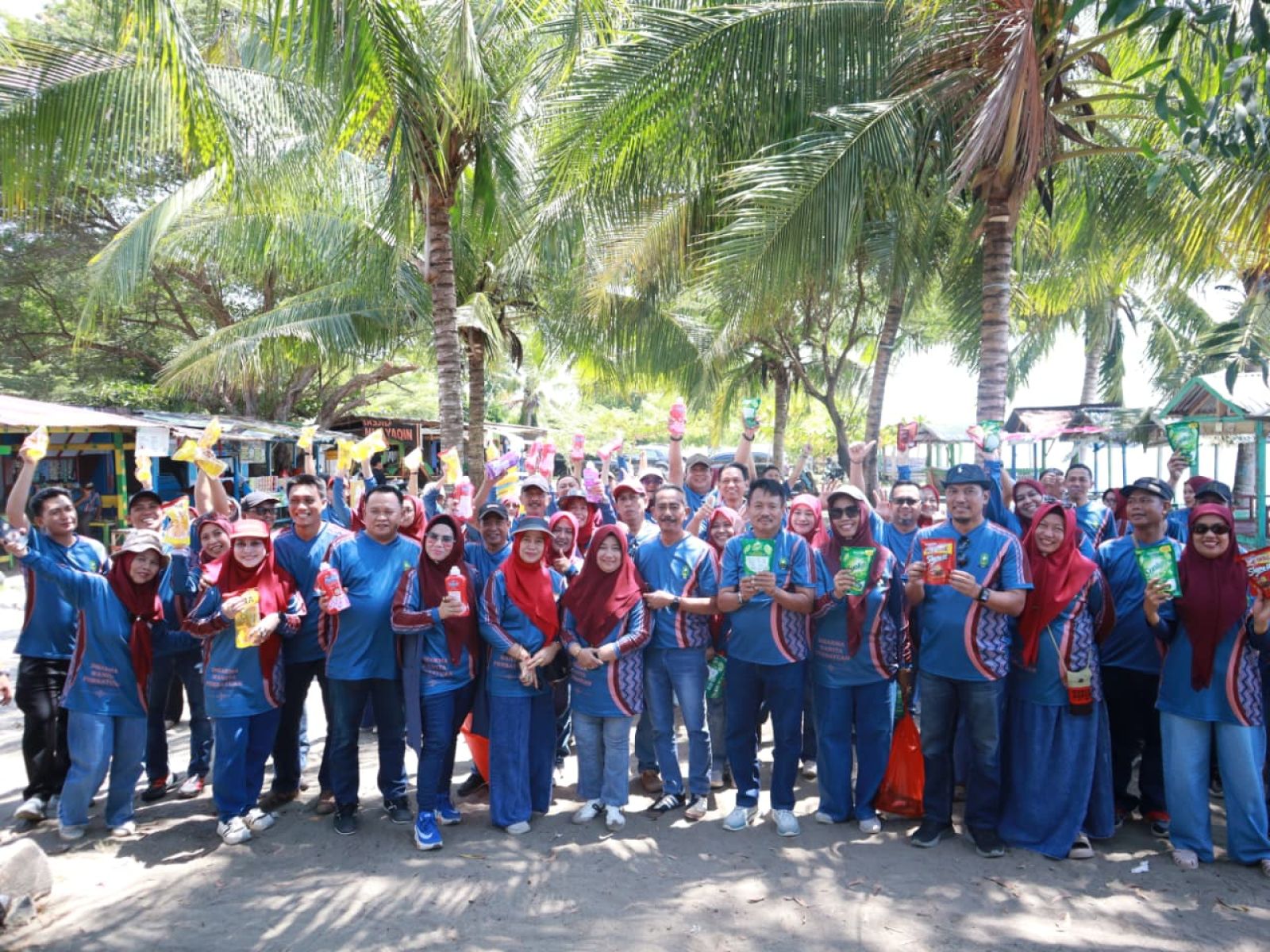 DWP Sinjai Padukan Semangat Kemerdekaan dan Kebersamaan Melalui Family Gathering di Pantai Marannu