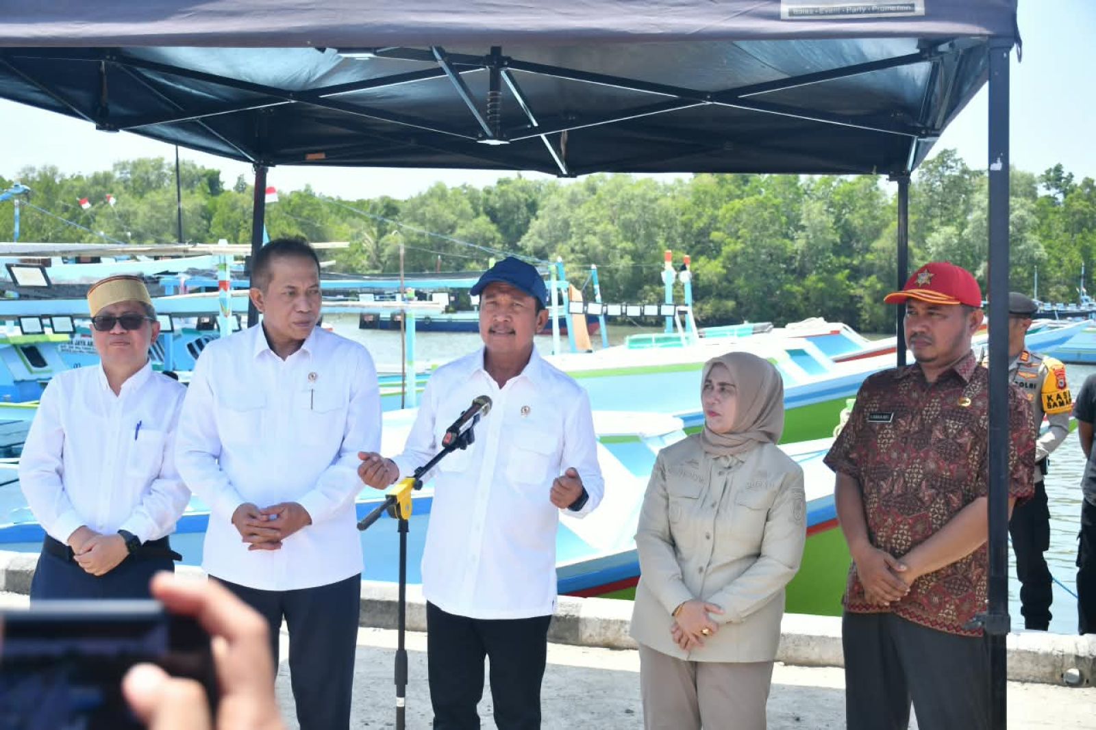 Menteri KKP Pastikan Kekurangan 280 KL Solar di Sinjai Segera Ditindaklanjuti