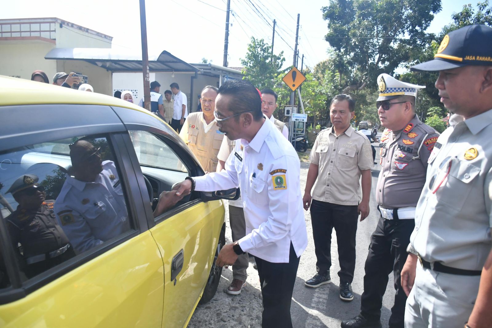 Turun Langsung dalam Operasi Terpadu Pajak Kendaraan, Sekda Sinjai Dorong Kepatuhan Wajib Pajak