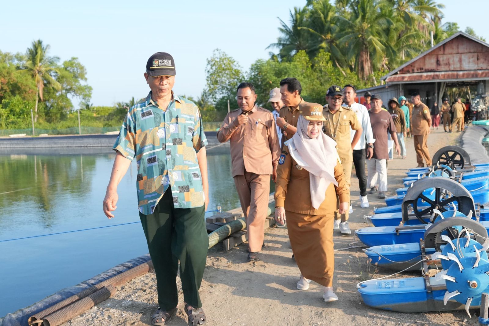 Peduli Ekonomi dan Pangan Lokal, Bupati Ratnawati Tinjau Tambak Udang Modern di Baringeng